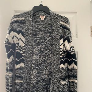 Cardigan pocketed sweater